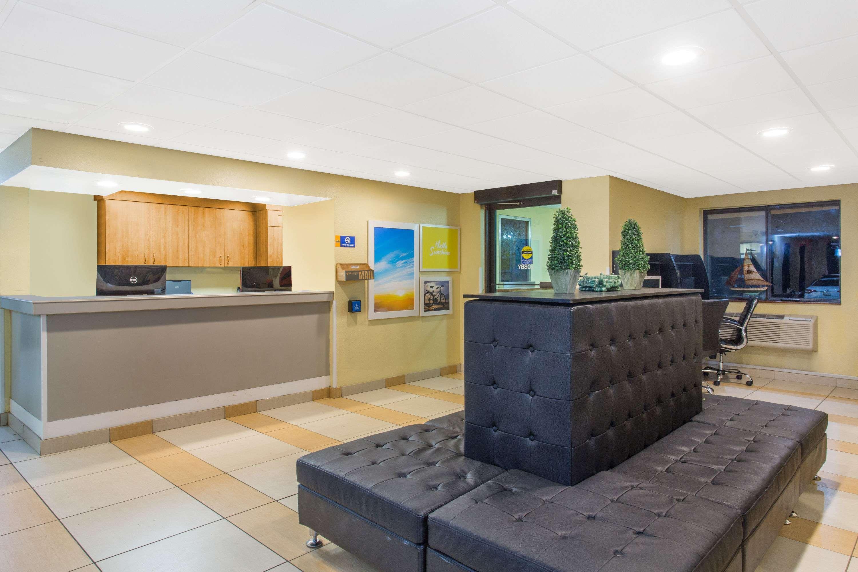 Days Inn By Wyndham Leominster/Fitchburg Area Buitenkant foto