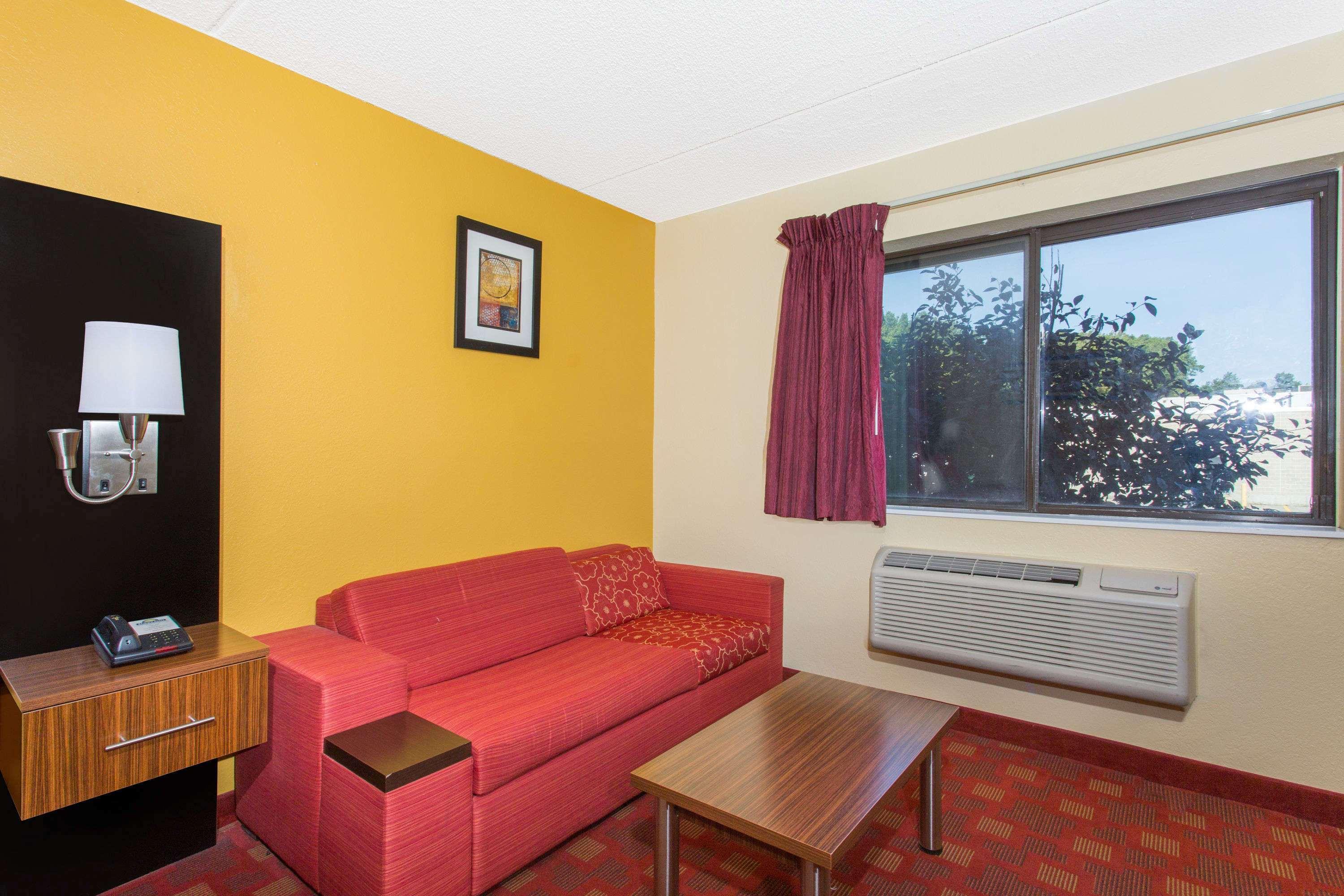 Days Inn By Wyndham Leominster/Fitchburg Area Buitenkant foto