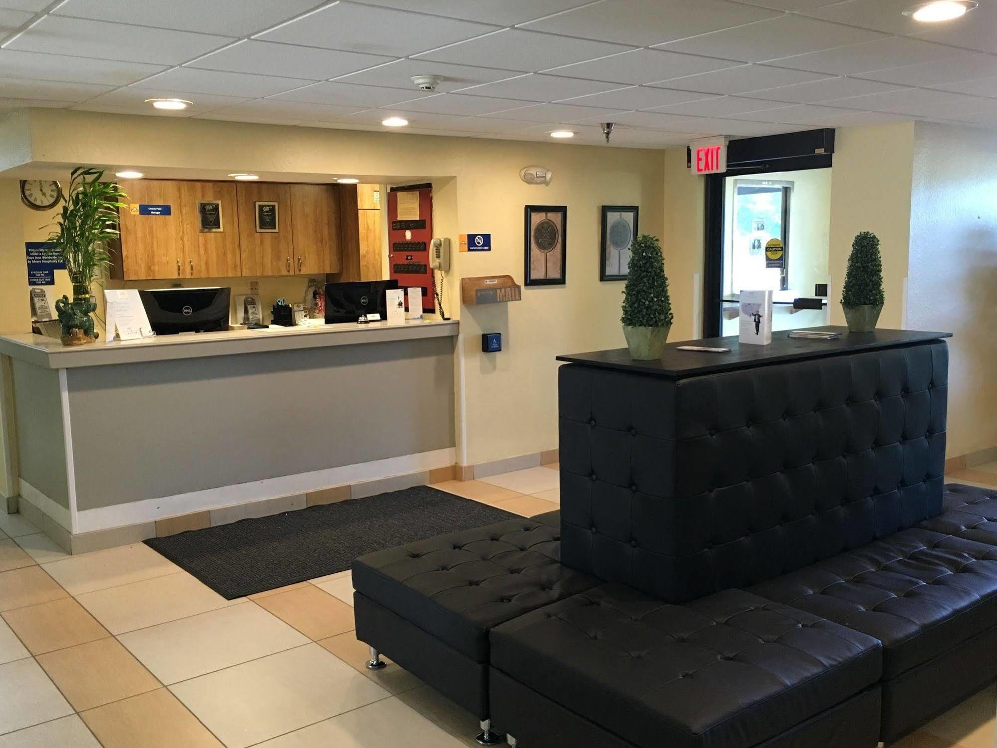 Days Inn By Wyndham Leominster/Fitchburg Area Buitenkant foto